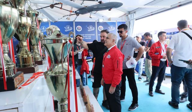 Rektör Doğan Teknofest’e GAÜN öğrencileriyle bir araya geldi