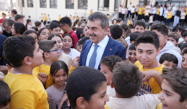 Bakan Tekin’den Gaziantep’te sürpriz okul ziyareti