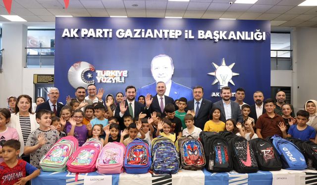 AK Parti Gaziantep'ten anlamlı destek!  İhtiyaç sahibi çocuklara kırtasiye yardımı!