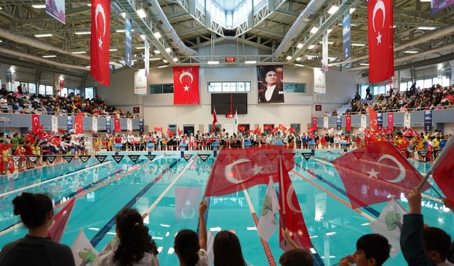 Şehitkamil’de, kulaçlar Cumhuriyet için atıldı