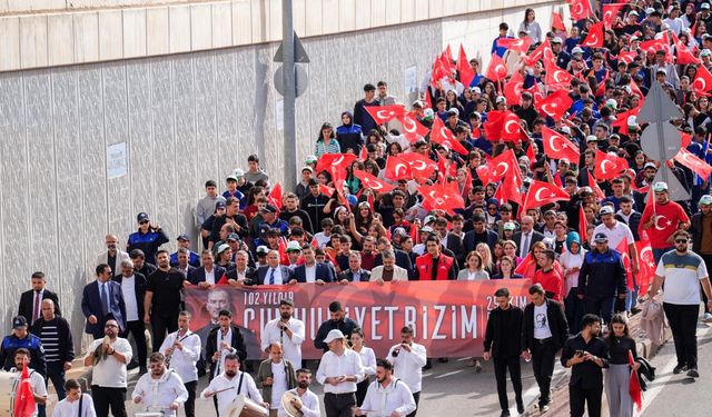 Gaziantep’te gençler, Cumhuriyet için yürüdü
