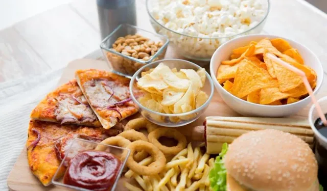 Gazlı içecekler ve paketli gıdalardaki gizli tehlike! Obeziteye davetiye çıkarıyor