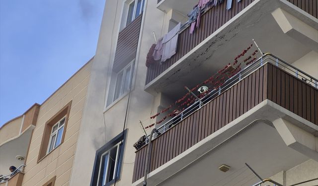 Gaziantep'te feci yangın! Anne ve çocukları dumandan etkilendi