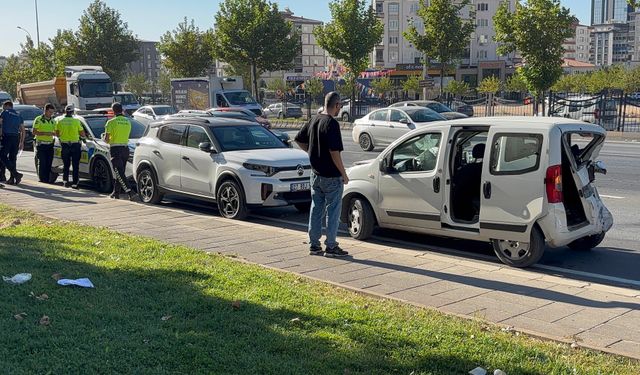Gaziantep’te 4 araç birbirine girdi! Çok sayıda yaralı var