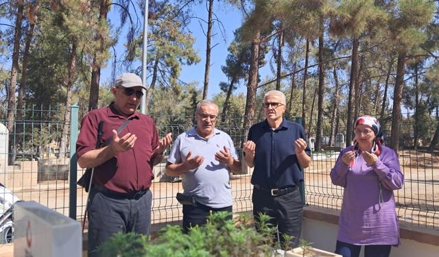 Şehit babasının mezarını 58 yıl sonra buldu