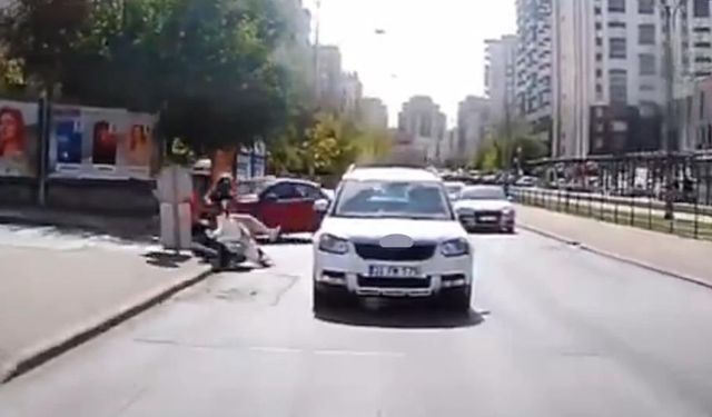 Gaziantep'te motosikletli kurye ölümden son anda kurtuldu: O anlar araç kamerasında