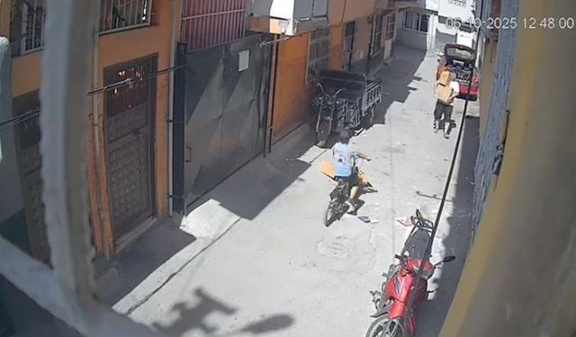 Yürekleri ağza getiren anlar! Üzerine karton örten çocuk ölümden döndü