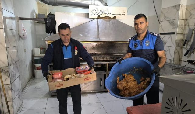 Gaziantep’in komşu ilinde tarihi geçmiş ürünlere geçit verilmiyor! 183 kilo tavuk eti imha edildi