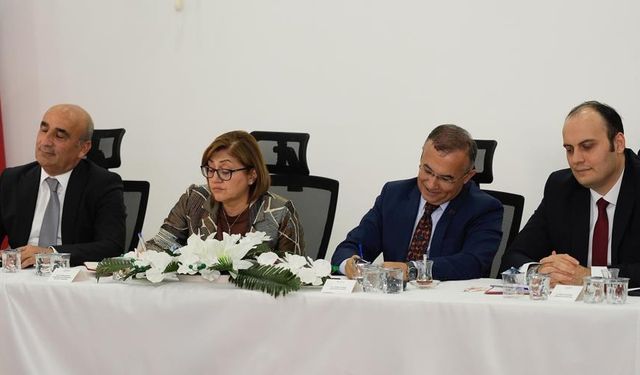 Gaziantep Valisi Çeber ile Başkan Şahin muhtarların taleplerini dinledi