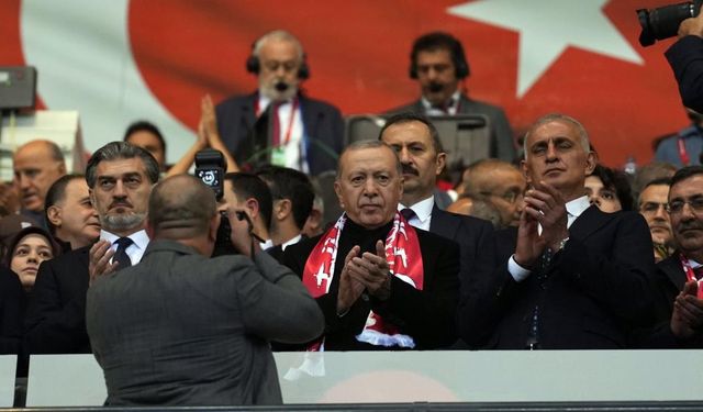 Cumhurbaşkanı Erdoğan Milli Takım'ı yalnız bırakmadı! Maçı tribünden takip etti