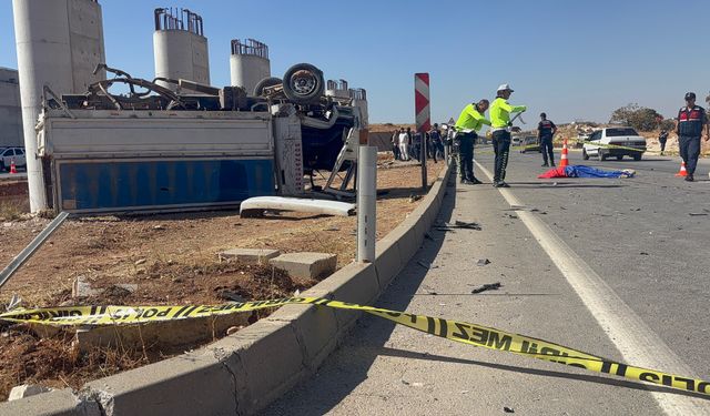 Gaziantep- Nizip Yolu'nda can pazarı! Kamyonet ile otomobil çarpıştı: 1 ölü, 1 yaralı
