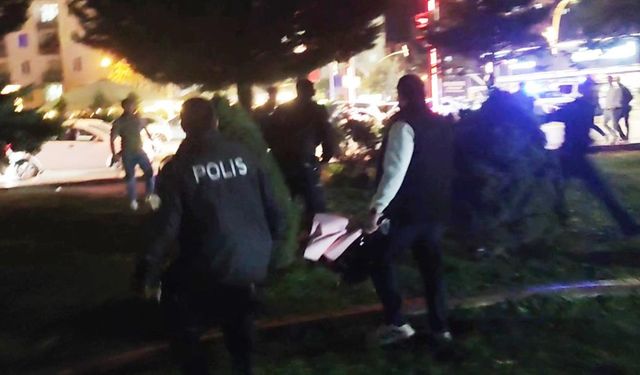 Park boks ringine döndü: Kavga anı kamerada
