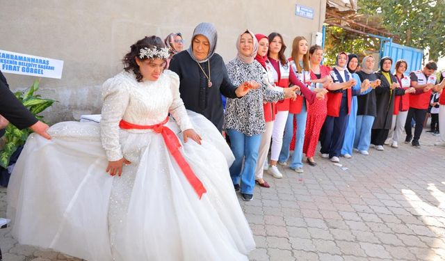 Melek'in hayali gerçek oldu! Down sendromlu genç kızın düğünü yürekleri sızlattı: Video haber…