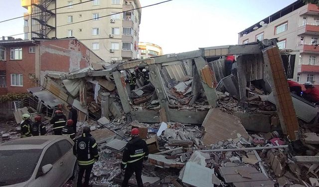 Gebze’de arama-kurtarma çalışmaları devam ediyor! Anne ve baba aranıyor