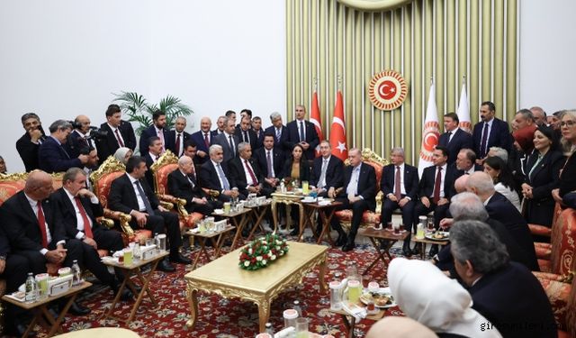 Cumhurbaşkanı Erdoğan, parti lideriyle buluştu! Demokrasi Komisyonu hakkında konuşuldu