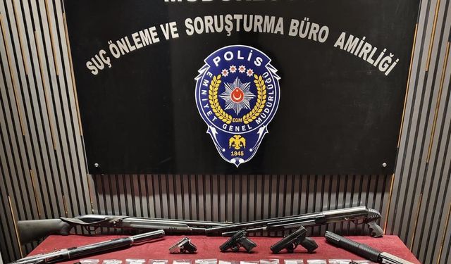 Gaziantep’te çok sayıda silah ve yüklü miktarda uyuşturucu ele geçirildi