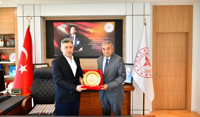 Gaziantep sağlığına adanmış bir ömür! Ali Güven Fincan’a plaket…