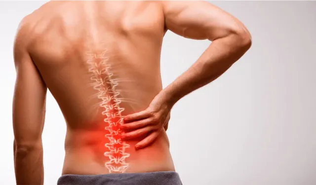 Uzun süre oturanlar dikkat! Bel fıtığını tetikliyor