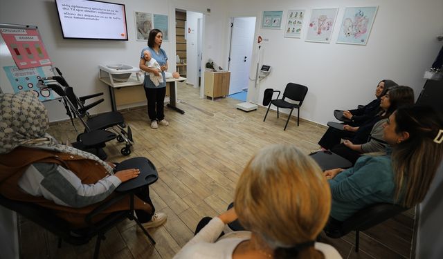 GAÜN'de anne adayları doğuma gebe okuluyla hazırlanıyor