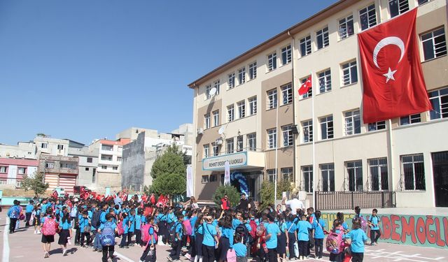 Gaziantep’te ilk ders zili çaldı! 705 bin öğrenci ders başı yaptı