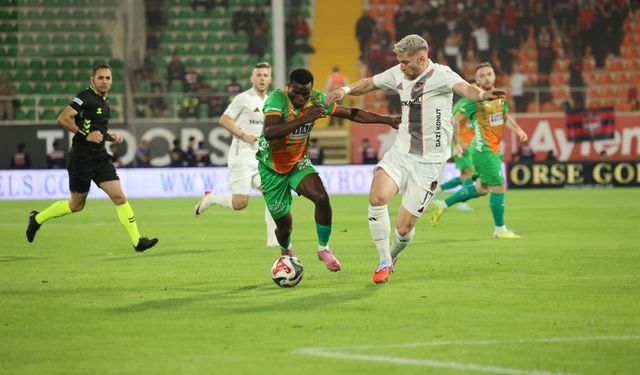 Gaziantep FK ve Alanyaspor maçında gol sesi çıkmadı! Berabere kaldılar