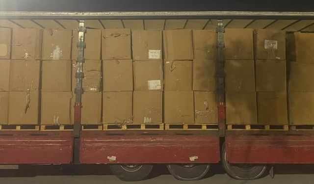 Kaçakçılara geçit yok! Sahte belgeli tırda tonlarca kaçak tütün ele geçirildi