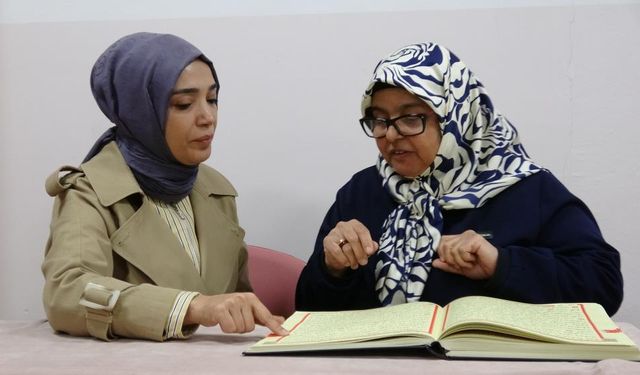 Gaziantep'te işitme engelli kadın herkese örnek oluyor! Kur'an-ı Kerim'i bir ayda öğrendi