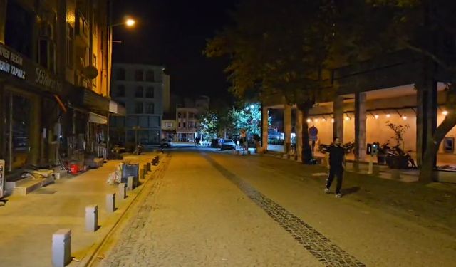 Deprem beşik gibi salladı! Sındırgı'da peş peşe deprem...