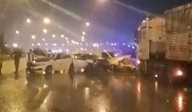 Gaziantep Otoyolu'nda 12 aracın karıştığı zincirleme kaza: Çok sayıda yaralı var!