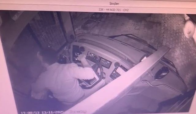 Çok sayıda yolcunun bulunduğu otobüse silahlı saldırı! O anlar kamerada…