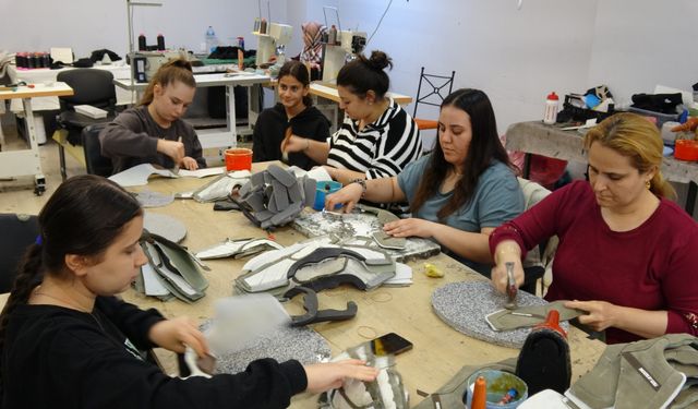 Gaziantep’te kadınlar ayakkabı ustası oluyor…