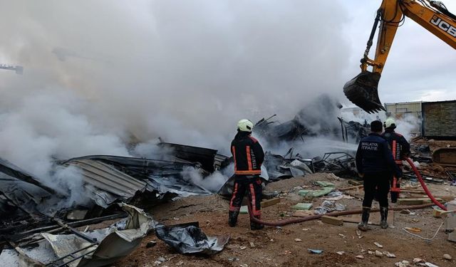 İnşaat işçilerinin kaldığı şantiyede yangın