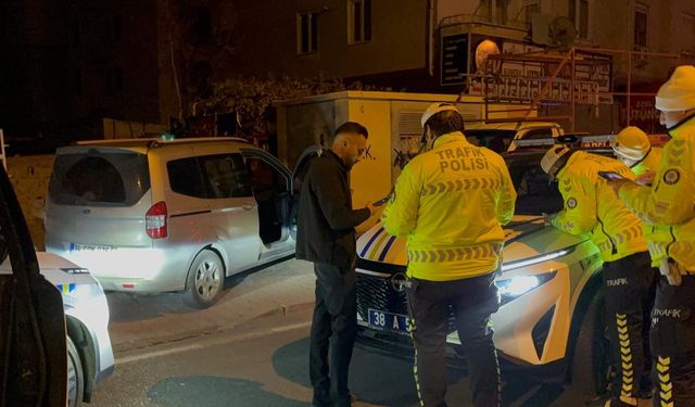 Alkolmetreyi gören polis şaştı kaldı!  Ehliyetine 2044 yılına kadar el konuldu...