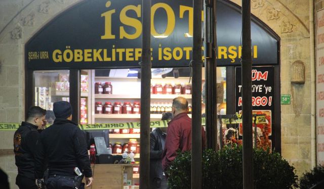 Gaziantep’in komşu ilinde baharatçı dükkanına silahlı saldırı! O anlar kamerada…