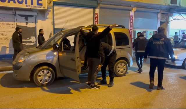 Polisten şok huzur uygulaması! Yakayı ele verdiler...