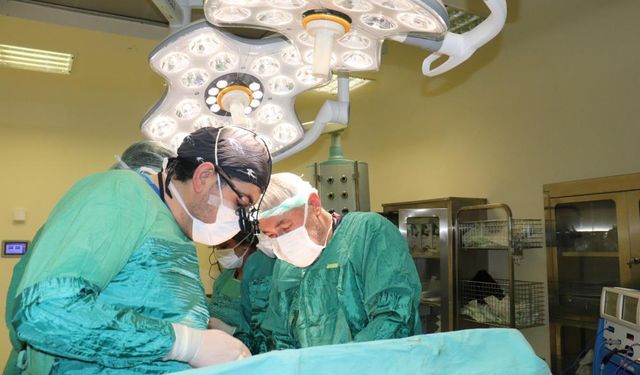 Gaziantep’in komşu ilinde hasta kadının karnından 15 kilo tümör çıkarıldı! Yürüyerek taburcu oldu