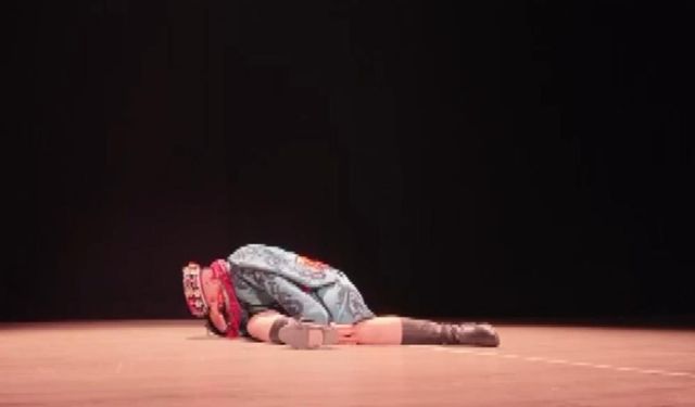 Gaziantep'te sahnede büyük talihsizlik: Dansçının çapraz bağları koptu