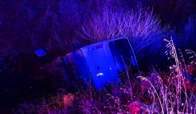 Feci kaza! Ortalık savaş alanına döndü! İşçileri taşıyan otobüs devrildi: Çok sayıda yaralı var