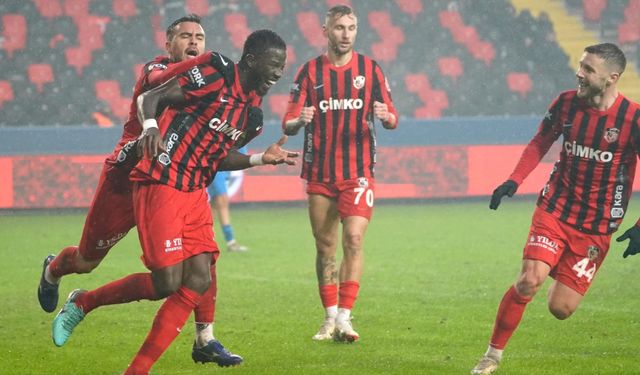 Gaziantep FK forması giyiyordu! Yıldız futbolcuya silah çektiler