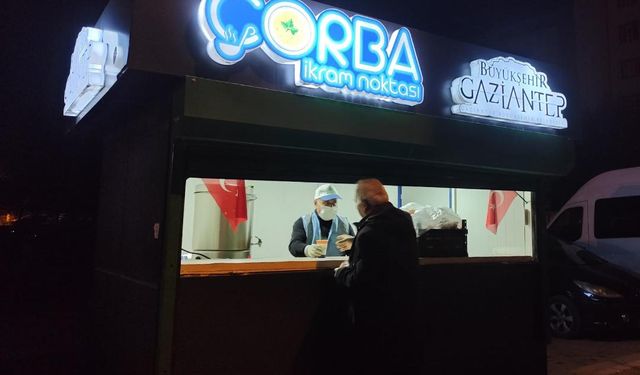 Gaziantep Büyükşehir, 39 noktada sabahı sıcak çorba ile karşılıyor