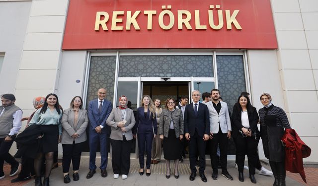 Başkan Şahin GİBTÜ'de gençlerle buluştu