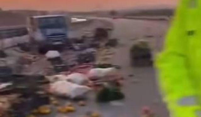 Gaziantep’te lastiği patlayan kamyonet kaza yaptı: 2 Yaralı!