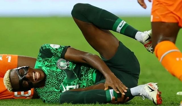 Osimhen’den kötü haber! Maça devam edemedi! Gözyaşlarıyla oyundan çıktı