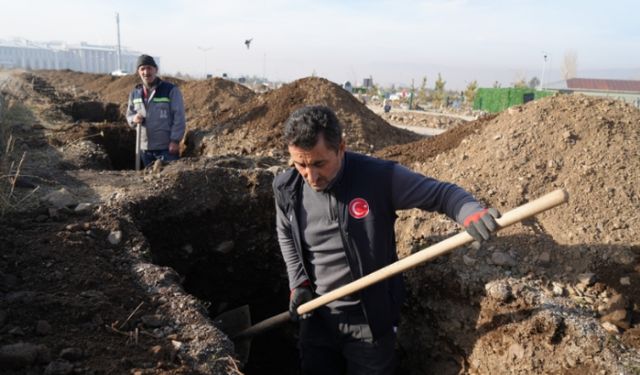 Erzurum'da kış hazırlığı! Yüzlerce mezar yeri hazır edildi