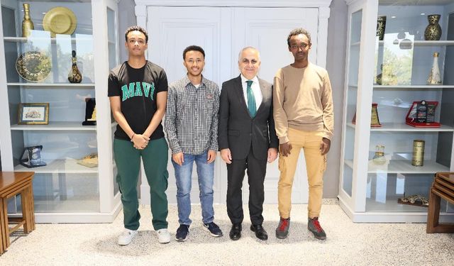 Rektör Doğan, öğrencilerle bir araya geldi! Fikir alışverişinde bulunuldu