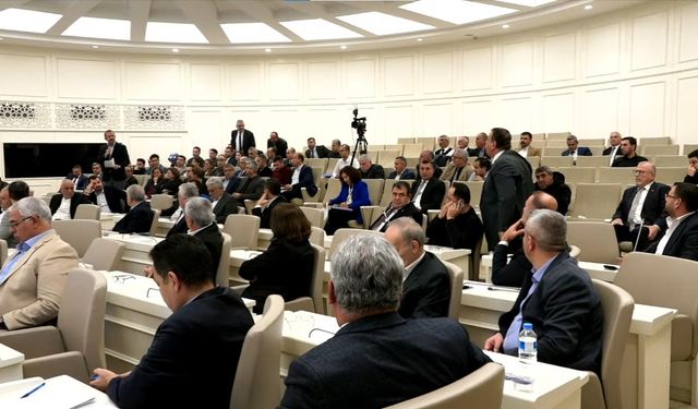 Gaziantep Büyükşehir Meclisinde ortalık karıştı! Sucu- Cihan gerilimi!