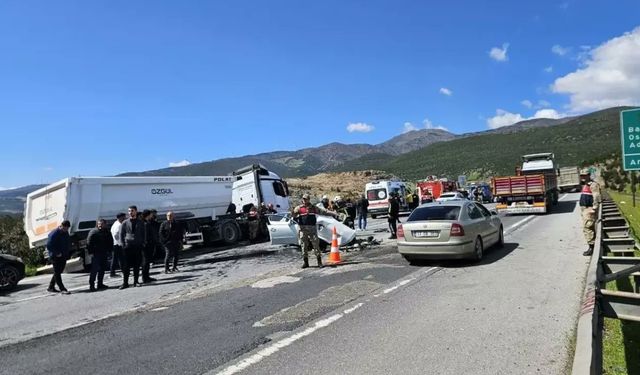Gaziantep’te feci kaza! Kamyon ile tır çarpıştı: Yaralılar var