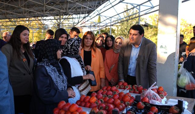 Yılmaz, pazarda vatandaş ve esnafla buluştu