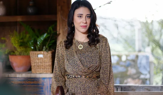 Hivda Zizan Alp HAYATI, evli mi, eşi kim, kaç yaşında, aslen nereli, boyu kaç, hangi dizilerde oynadı