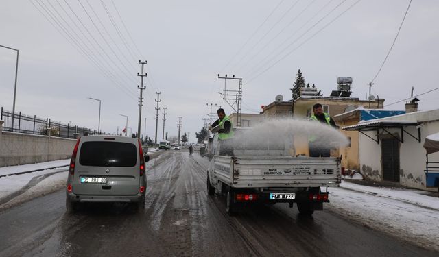 Nizip Belediyesi kar yağışına karşı teyakkuzda! Çalışmalar aralıksız devam ediyor